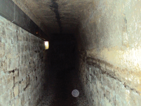 Couloir Catacombes de Paris