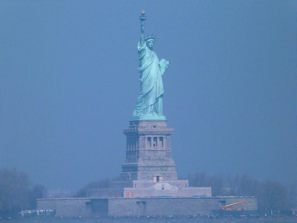 La Statue de la Liberté dans la baie de New York