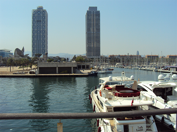 Vila Olympica emblème de Barcelone Port Olympique