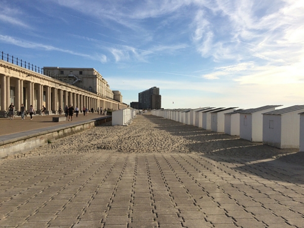 Promenade digue Ostende plage
