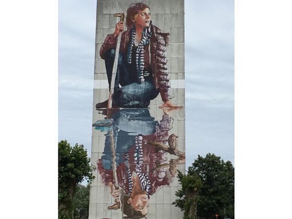 Street Art Ostende Chrystal Ship Fille