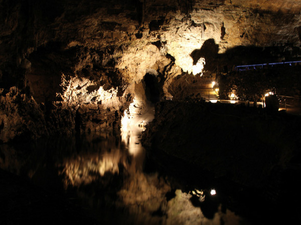 interieur-grottes-de-han