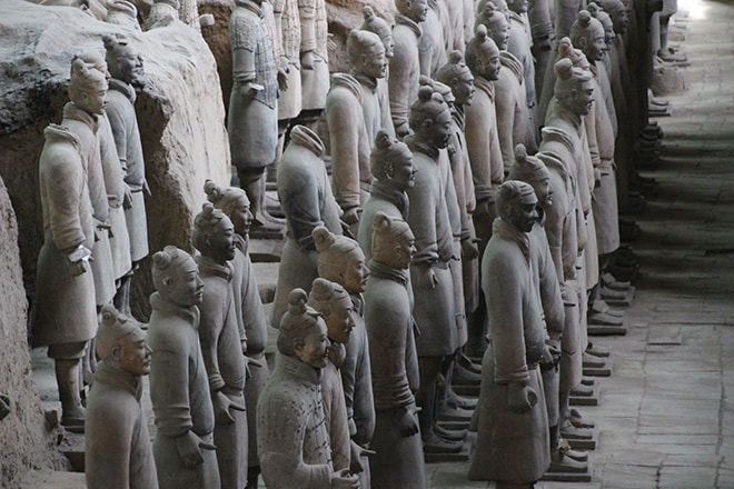 Soldats en rang armée des soldats de terre cuite Xian Chine