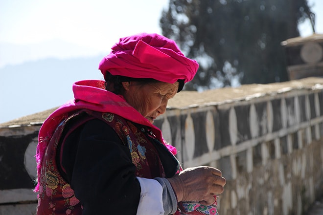 Tenue des femmes Shangri-la Yunnan Chine