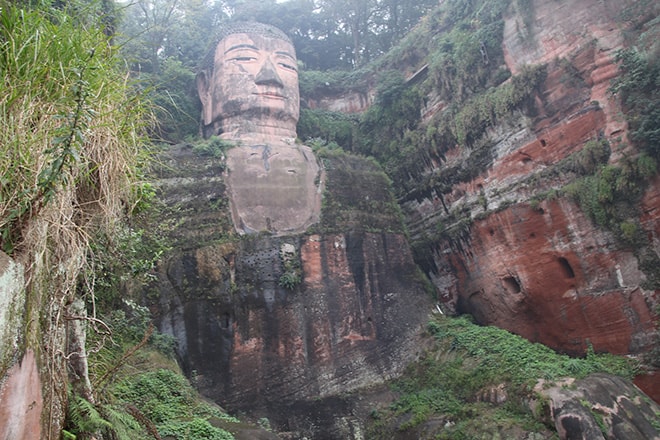 bouddha de Leshan vue milieu Chengdu Chine