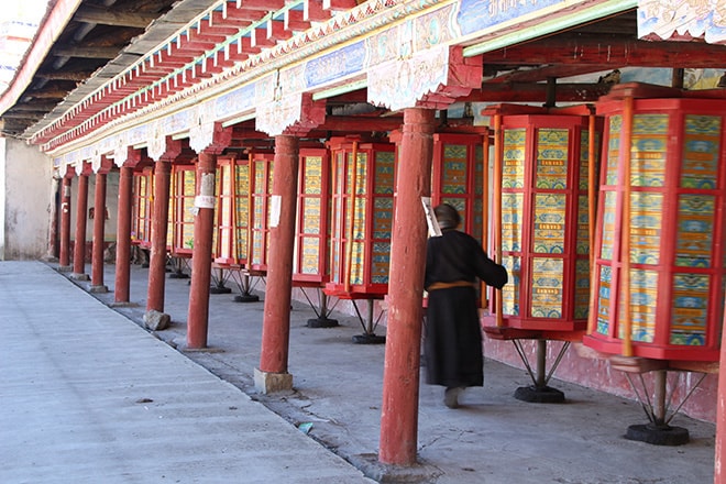 moine et moulins a prieres Tagong Sichuan Chine