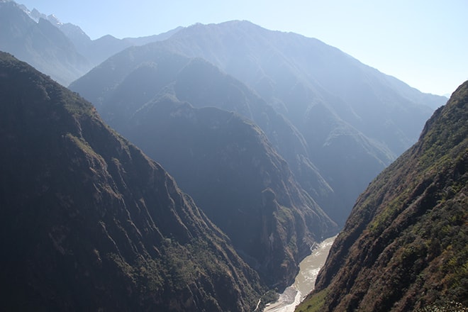 vue sur les gorges Trek des Gorges du Saut du Tigre Yunnan Chine