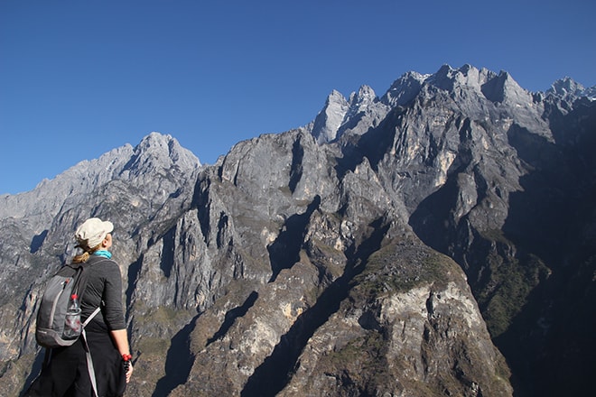 vue sur les sommets Trek des Gorges du Saut du Tigre Yunnan Chine