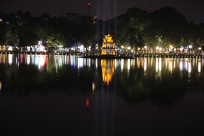 Lac de nuit Hanoi Vietnam