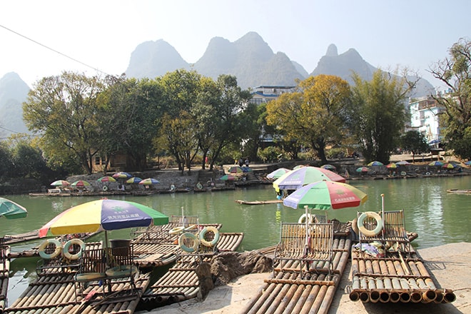 bamboo boat sur la riviere