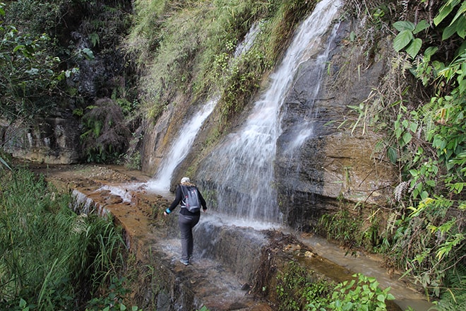 traverser la cascade Yuanyang Chine