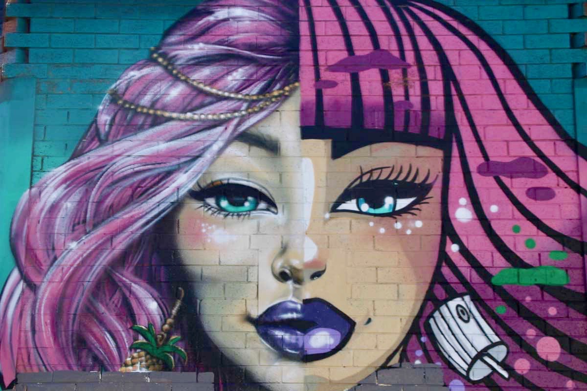 street art fille Newtown Sydney