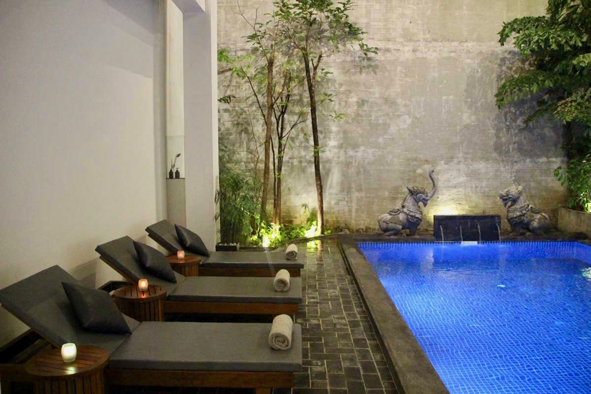 transat piscine Phnom Penh Cambodge