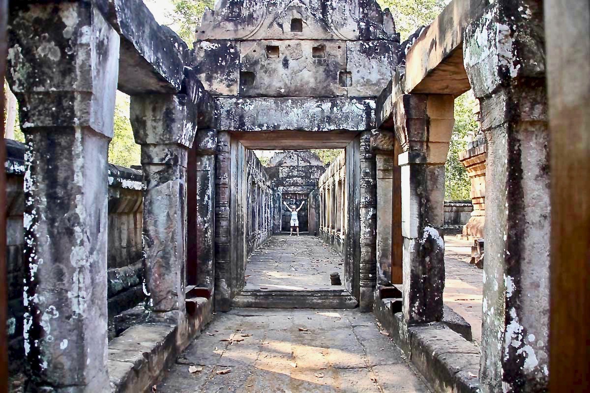 Elo couloir Temples Angkor Cambodge